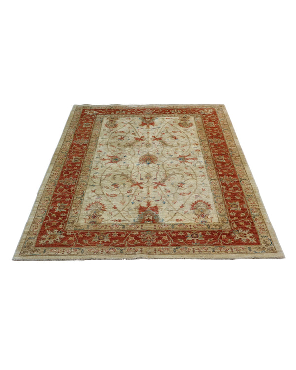 Tappeto Ziegler Farahan 191x153cm annodato a mano con campo beige e bordura rosso mattone decorata da motivi floreali.