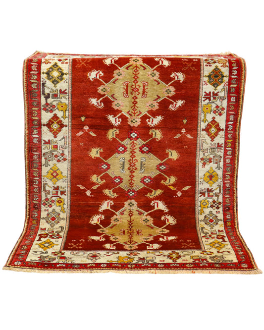 Tappeto caucasico Shirvan antico rosso e beige, annodato a mano in lana con motivi geometrici e colori vegetali naturali.