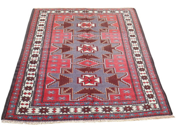 Tappeto Kazak 181x113 cm con motivo geometrico a stelle in rosso, blu e beige, annodato a mano con lana pregiata e ordito in cotone robusto.