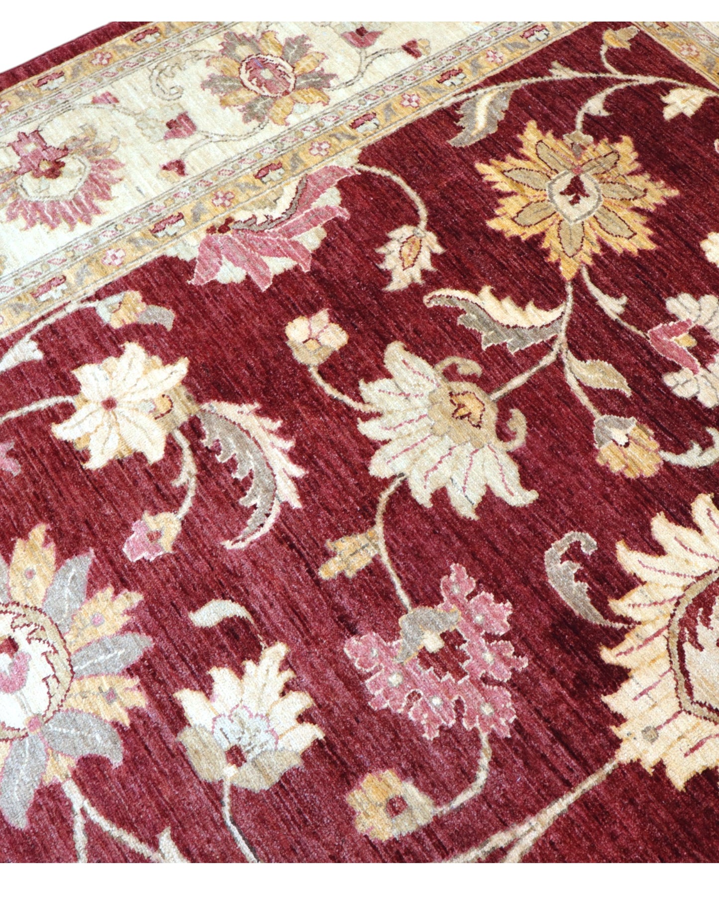 Tappeto Farahan Ziegler 346x272 cm con motivo floreale rosso, beige e oro, annodato a mano con lana pregiata e ordito in cotone robusto.