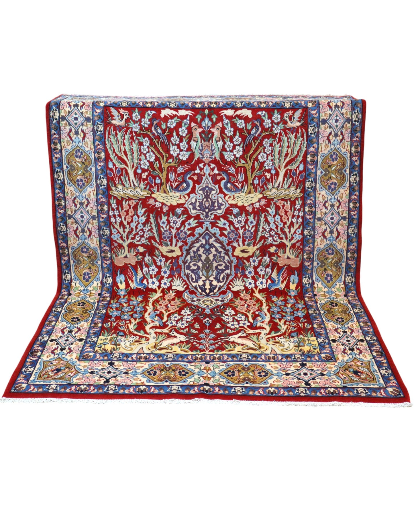 Tappeto Esfahan persiano “Giardino Incantato”, annodato a mano, fondo rosso melograno con alberi, cervi e uccelli, lana tinta vegetale, certificato di autenticità incluso.