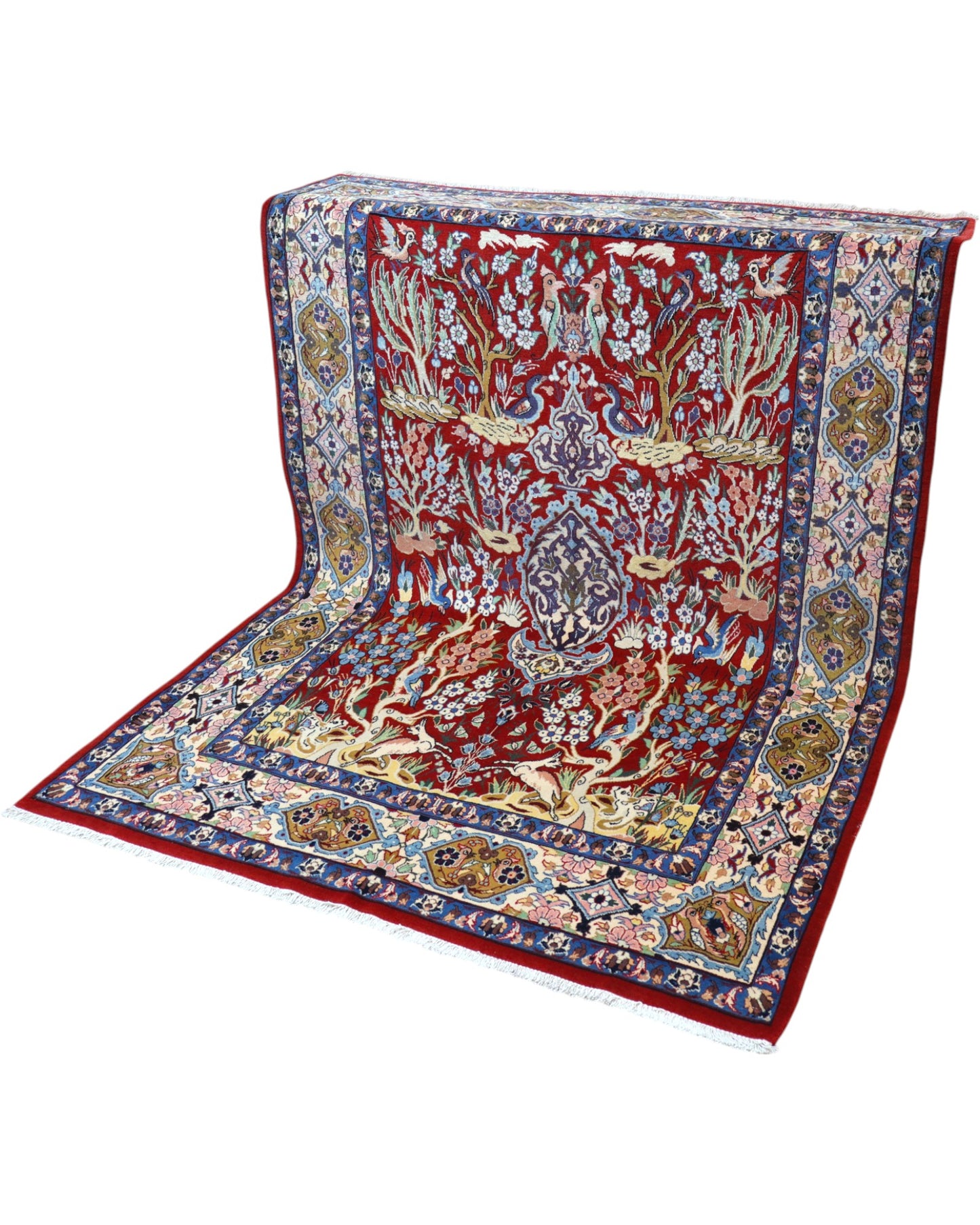 Tappeto Esfahan persiano “Giardino Incantato”, annodato a mano, fondo rosso melograno con alberi, cervi e uccelli, lana tinta vegetale, certificato di autenticità incluso.