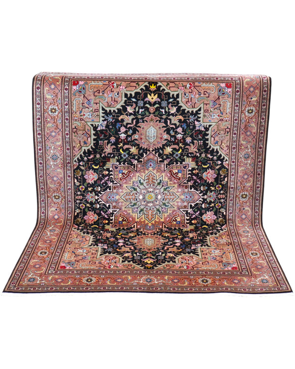 Tappeto Tabriz 60 Raj 202x136 cm – tappeto persiano annodato a mano in lana e seta, con fondo nero e cornice beige.