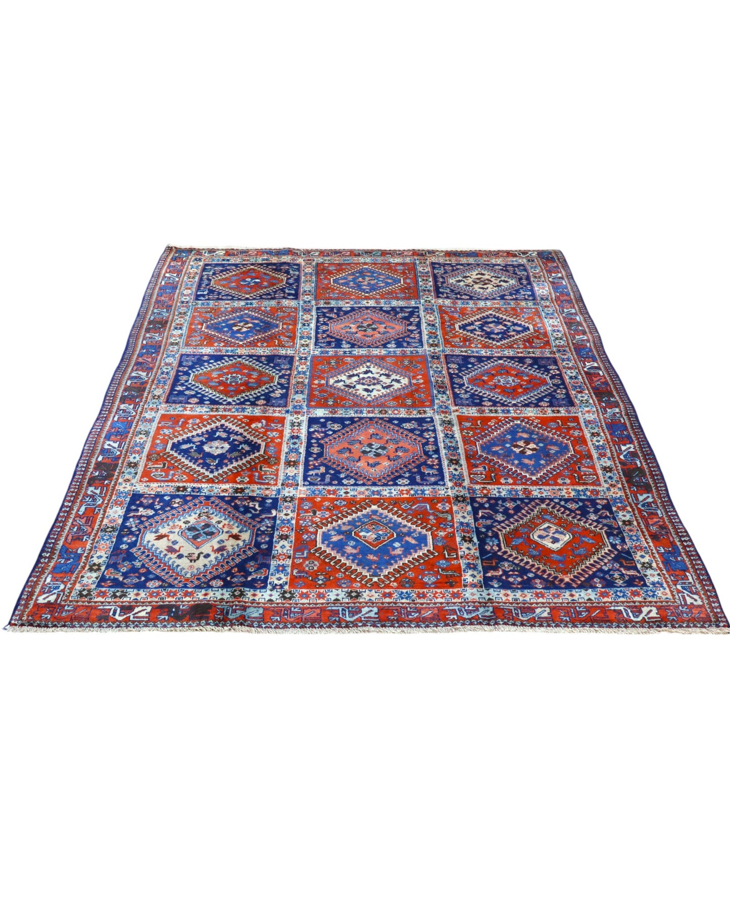 Tappeto Yalamhe persiano, fondo rosso mattone con motivi geometrici in blu, annodato a mano, 232x157 cm.