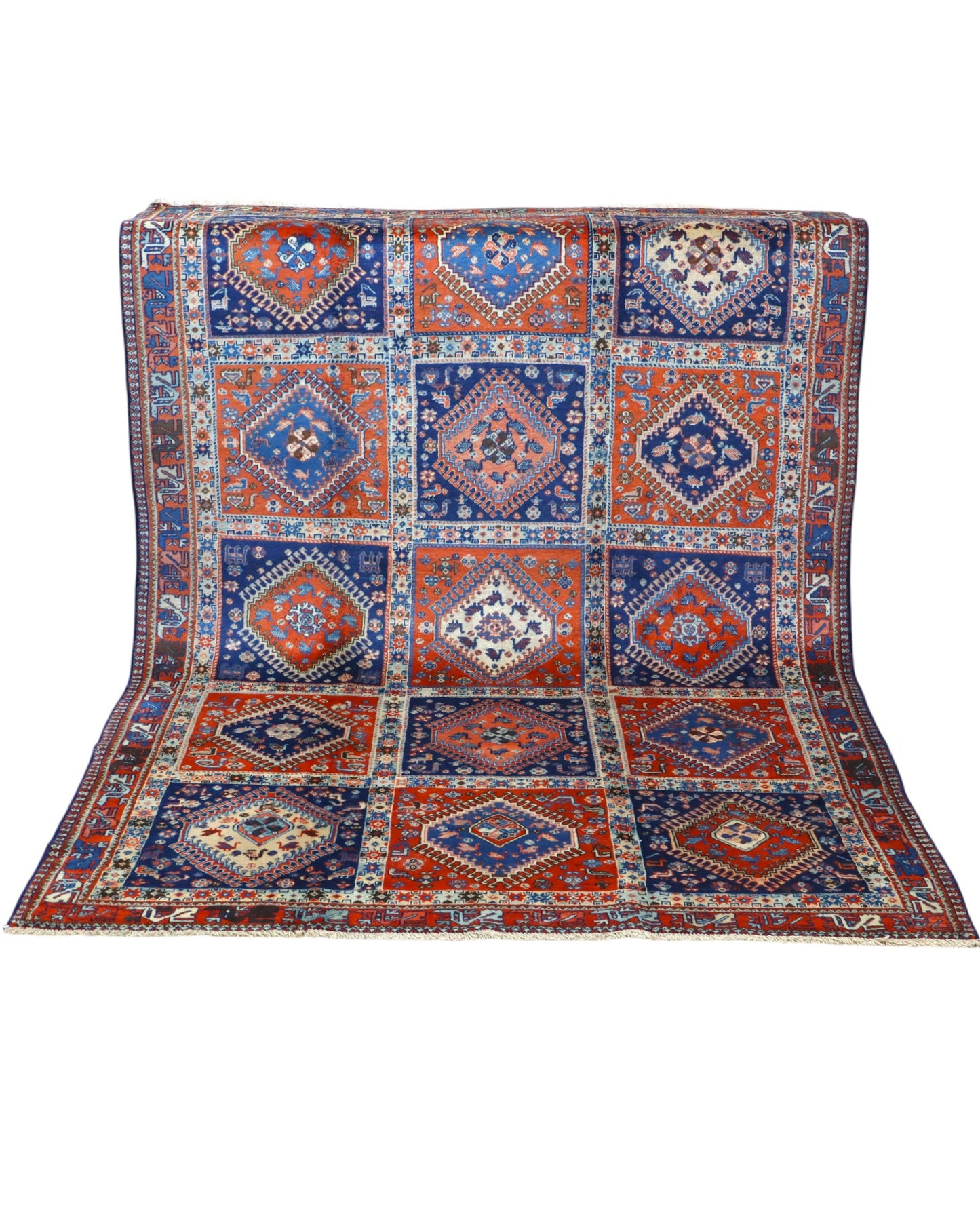 Tappeto Yalamhe persiano, fondo rosso mattone con motivi geometrici in blu, annodato a mano, 232x157 cm.