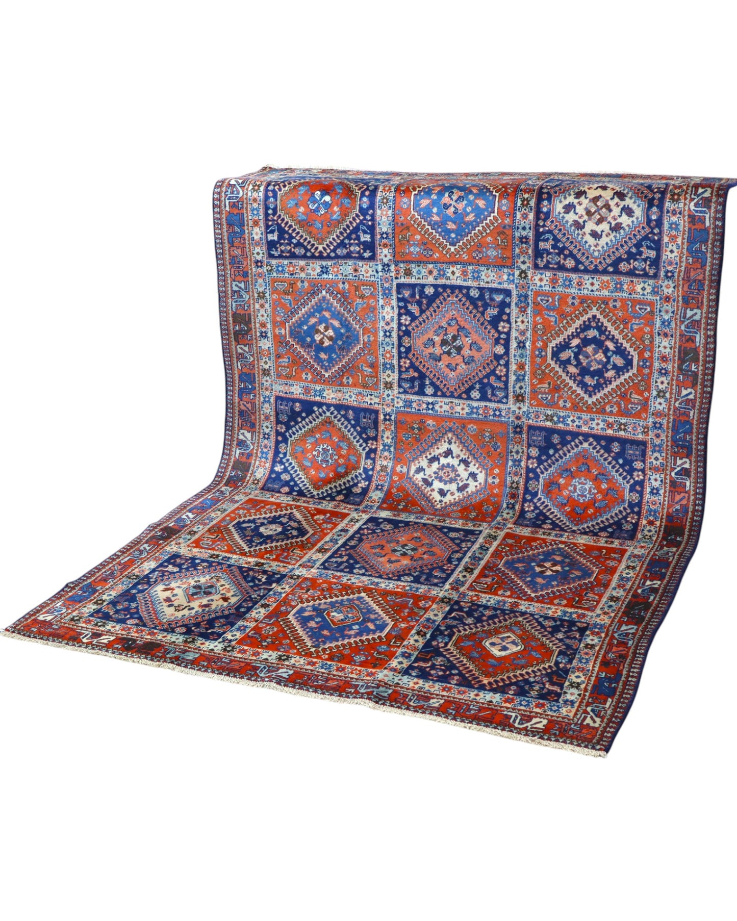 Tappeto Yalamhe persiano, fondo rosso mattone con motivi geometrici in blu, annodato a mano, 232x157 cm.