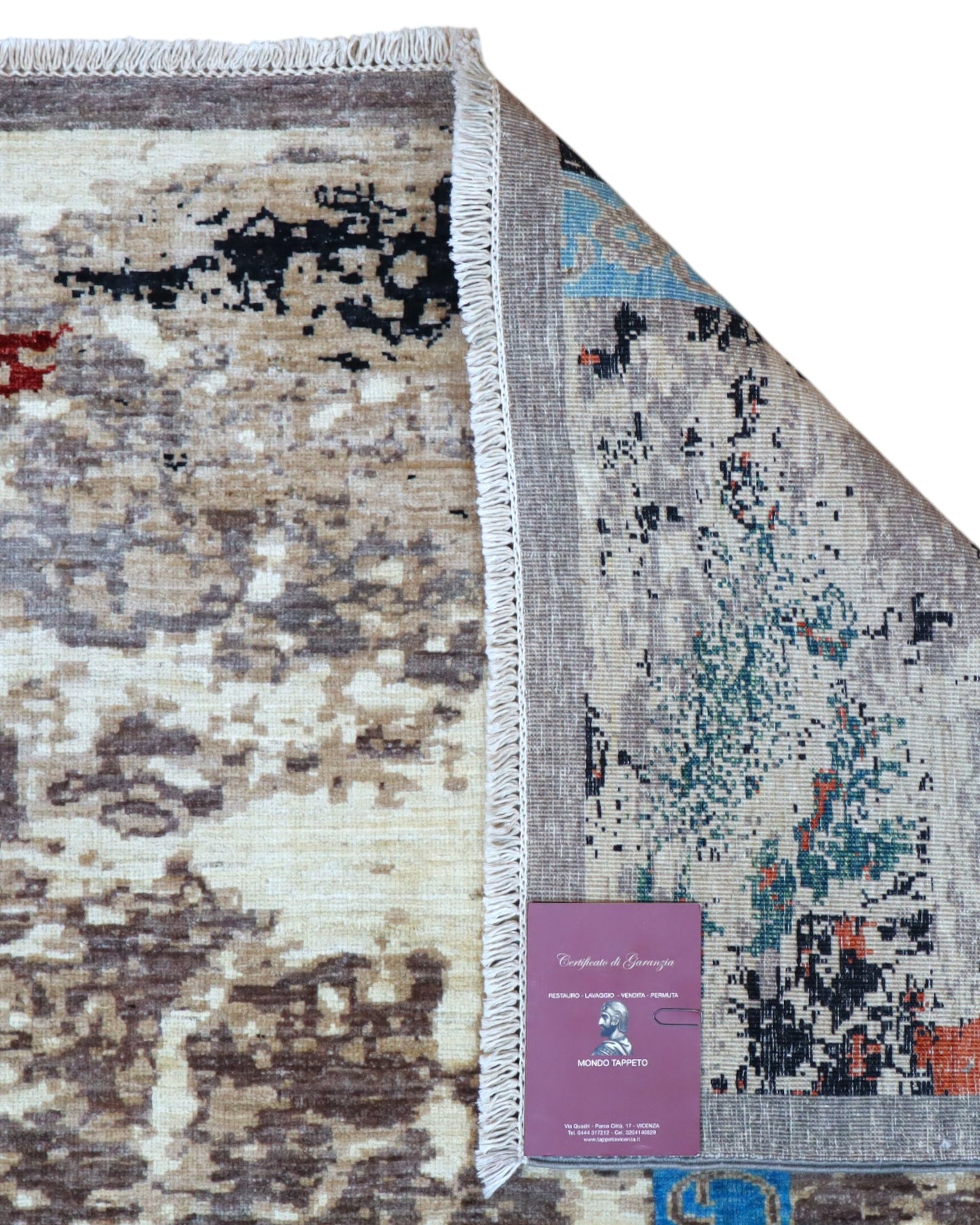 Tappeto moderno 238x176 cm Persia con figure di gru in volo e dettagli azzurri su fondo beige-marrone. Annodato a mano in lana naturale.