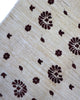 Tappeto moderno 228x178 cm con fondo beige e motivi floreali marrone scuro, annodato a mano in lana e cotone, provenienza Persia.
