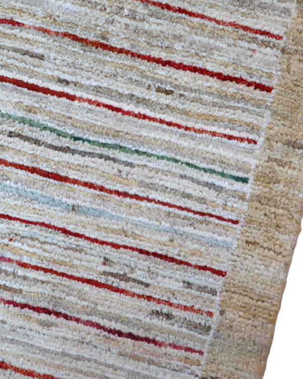 Tappeto moderno 240x204 cm Persia con fondo chiaro e linee sottili multicolore, annodato a mano in lana e cotone.