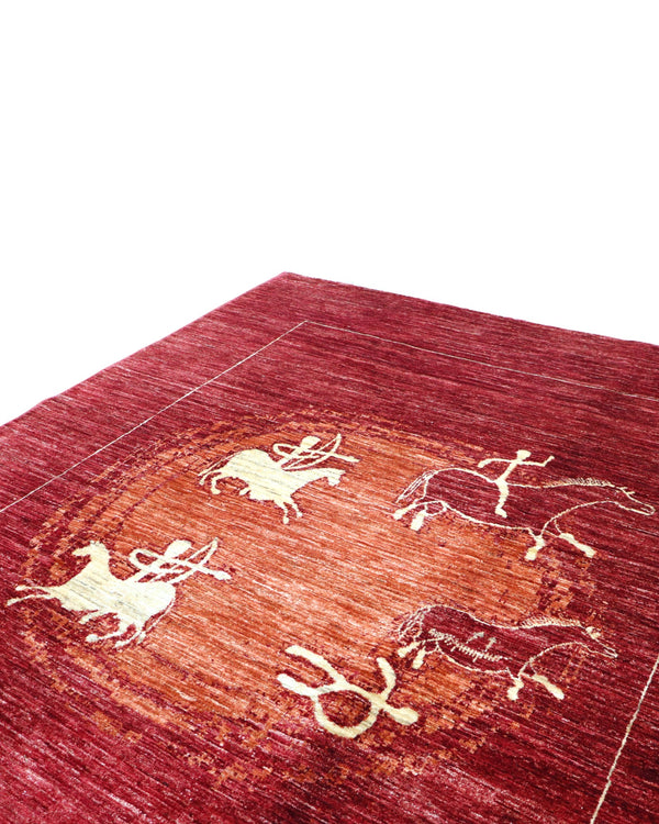 Tappeto moderno 232x180 cm con fondo bordeaux e decorazioni stilizzate di cavalli e figure, annodato a mano in lana e cotone, provenienza Persia.