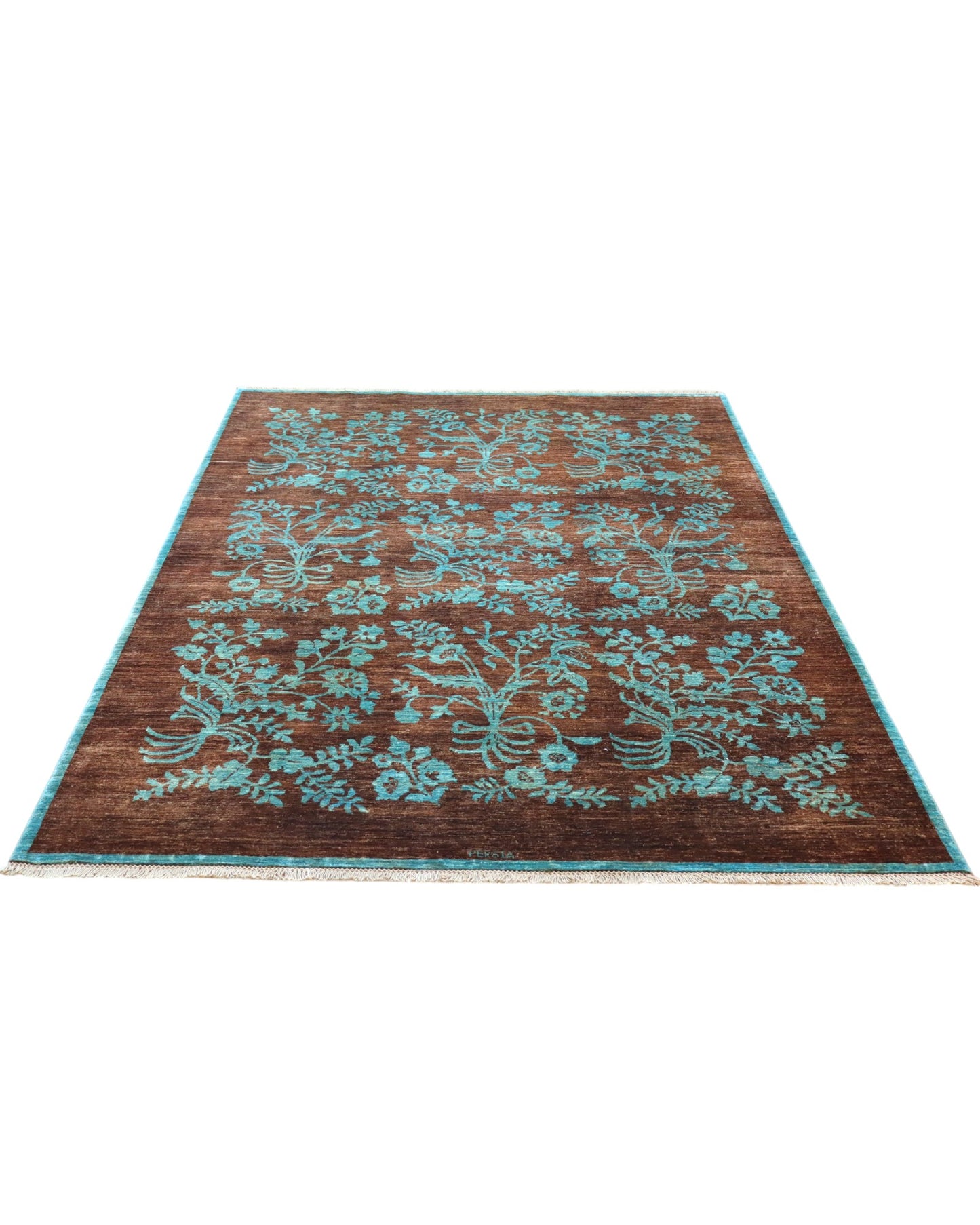 Tappeto moderno 242x180 cm Persia con fondo marrone e motivi floreali turchesi, annodato a mano in lana e cotone.