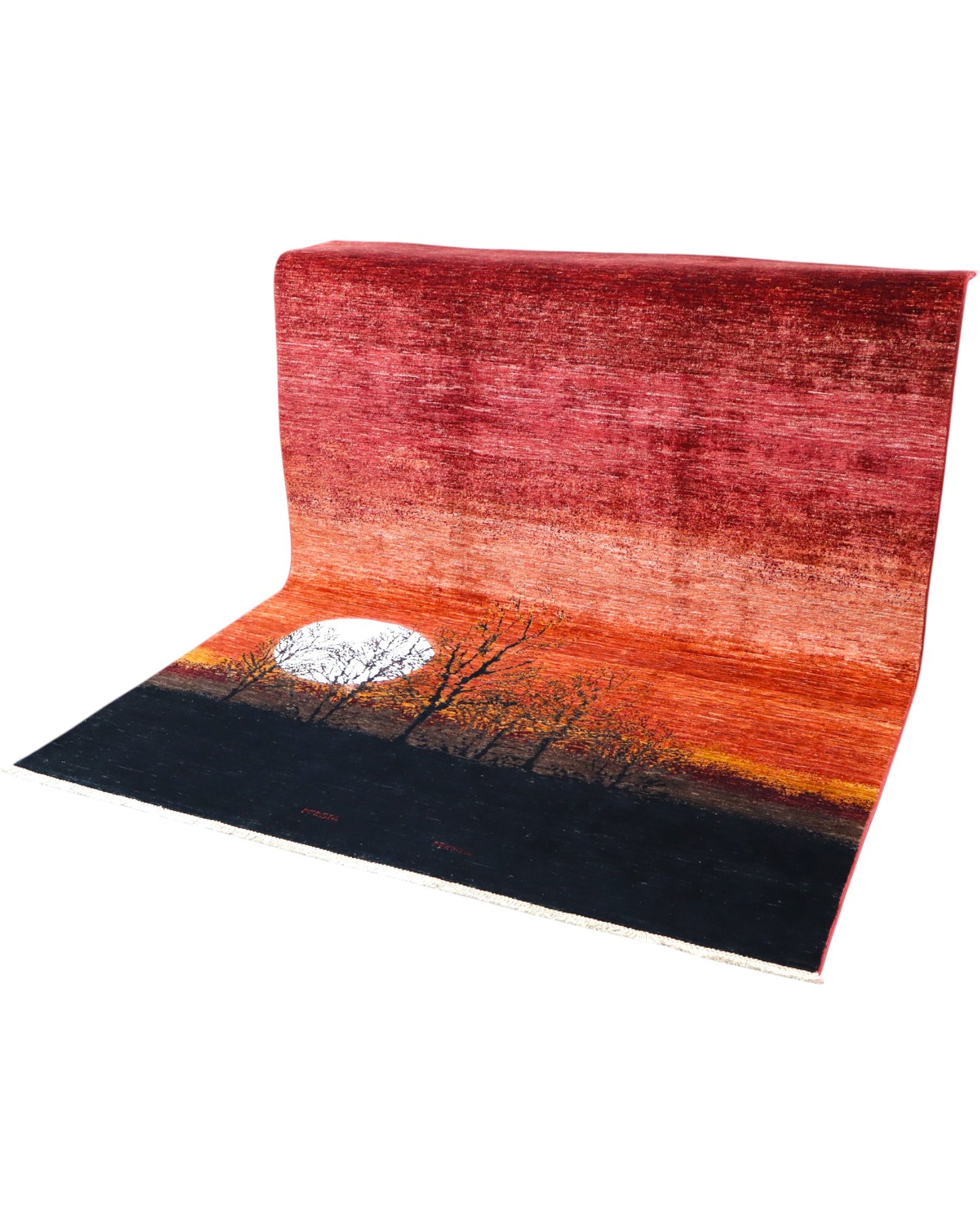 Tappeto moderno 237x180 cm Persia con design tramonto e alberi stilizzati, fondo rosso e arancio sfumato, annodato a mano in lana e cotone.