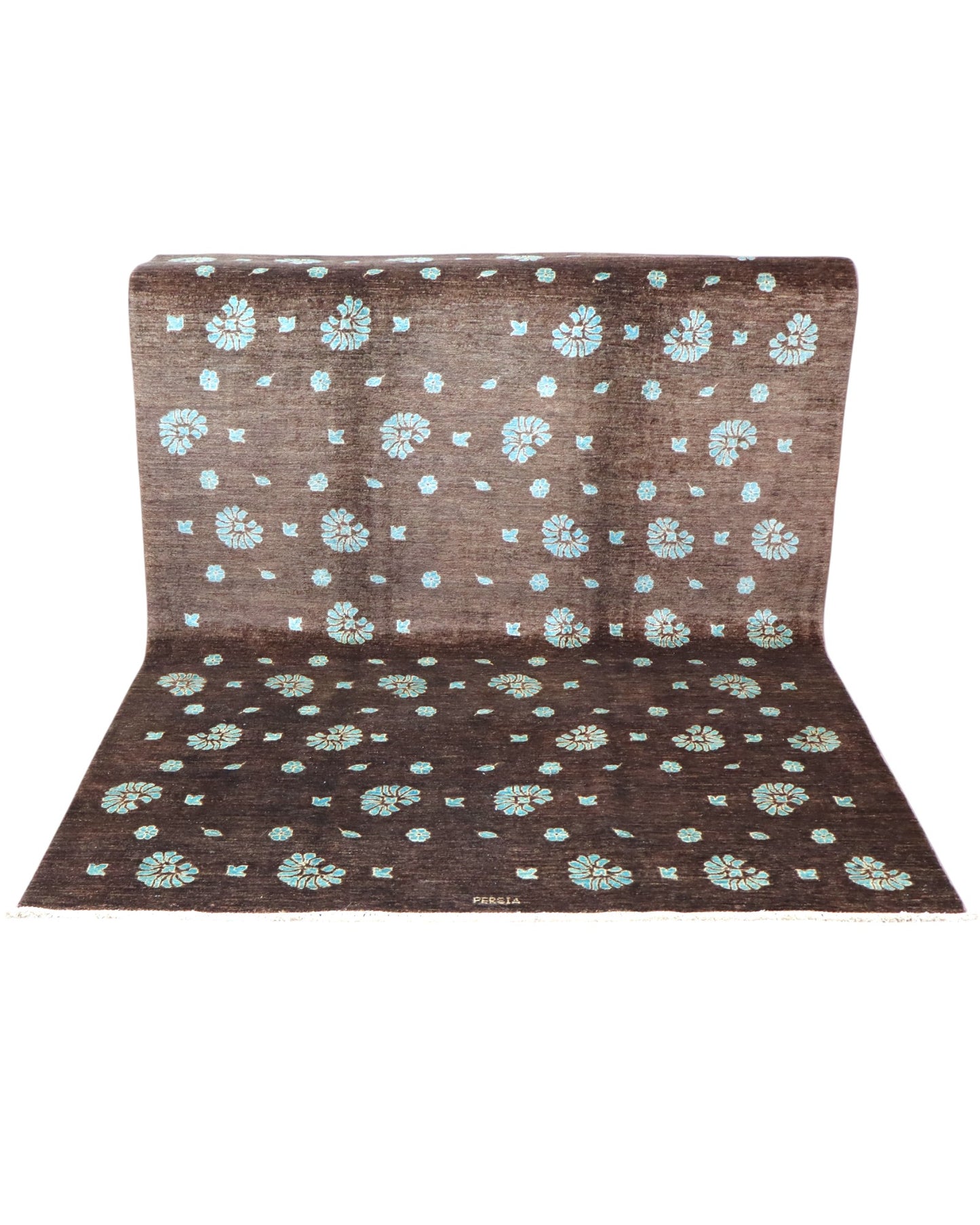 Tappeto moderno 240x174 cm con fondo marrone e motivi floreali azzurri, annodato a mano in lana e cotone, provenienza Persia.