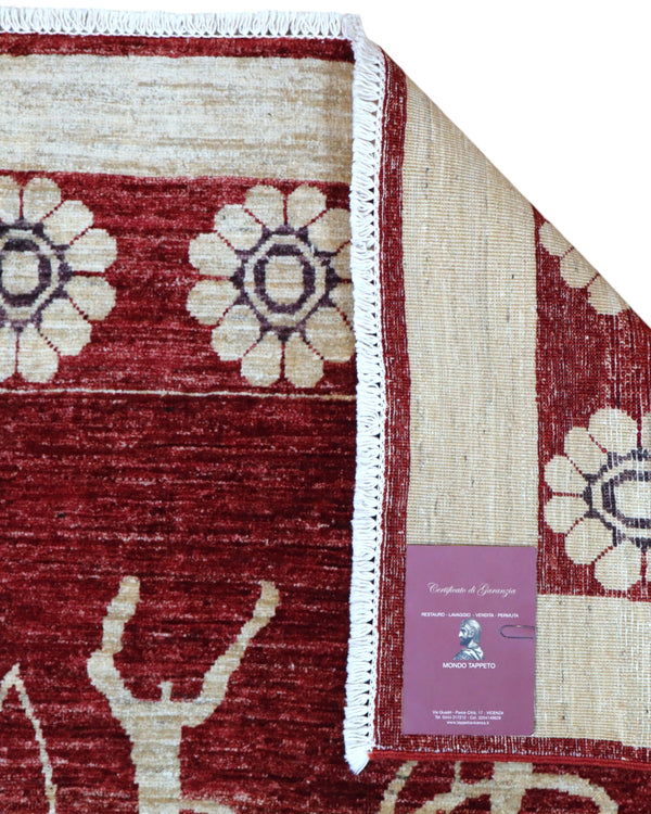 Tappeto moderno 230x172 cm Persia con fondo bordeaux, figure di arcieri in avorio e bordura floreale beige, annodato a mano in lana e cotone.
