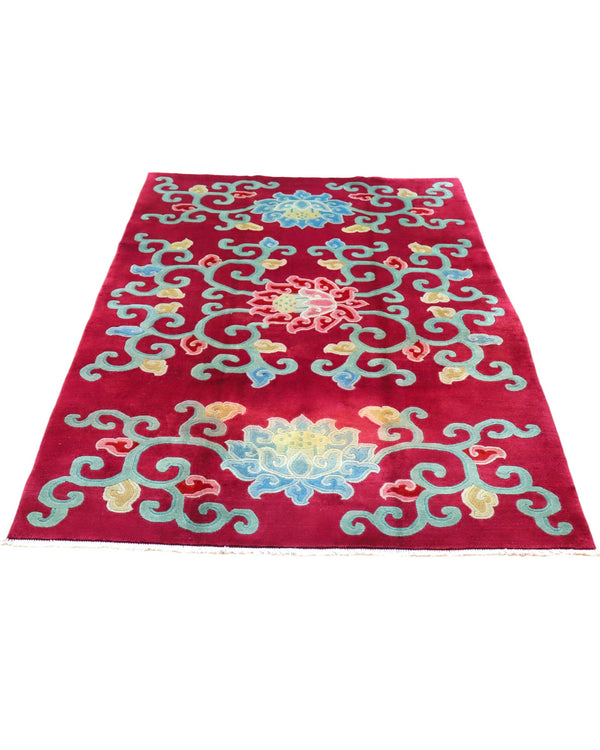 Tappeto tibetano annodato a mano 232x153cm con motivi floreali stilizzati multicolore su fondo bordeaux.