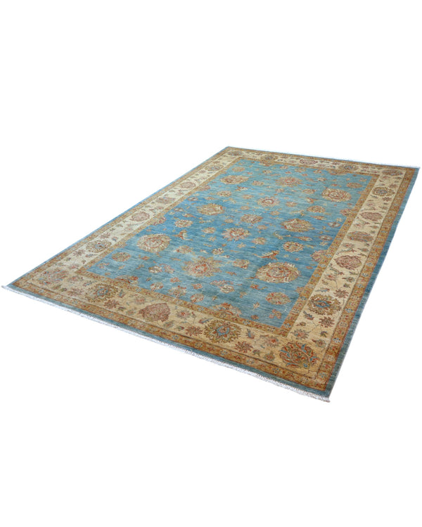 Tappeto Ziegler 298x200 cm con fondo azzurro, motivi floreali beige e oro e bordura chiara decorata, tramato ed annodato a mano, provenienza Afghanistan.