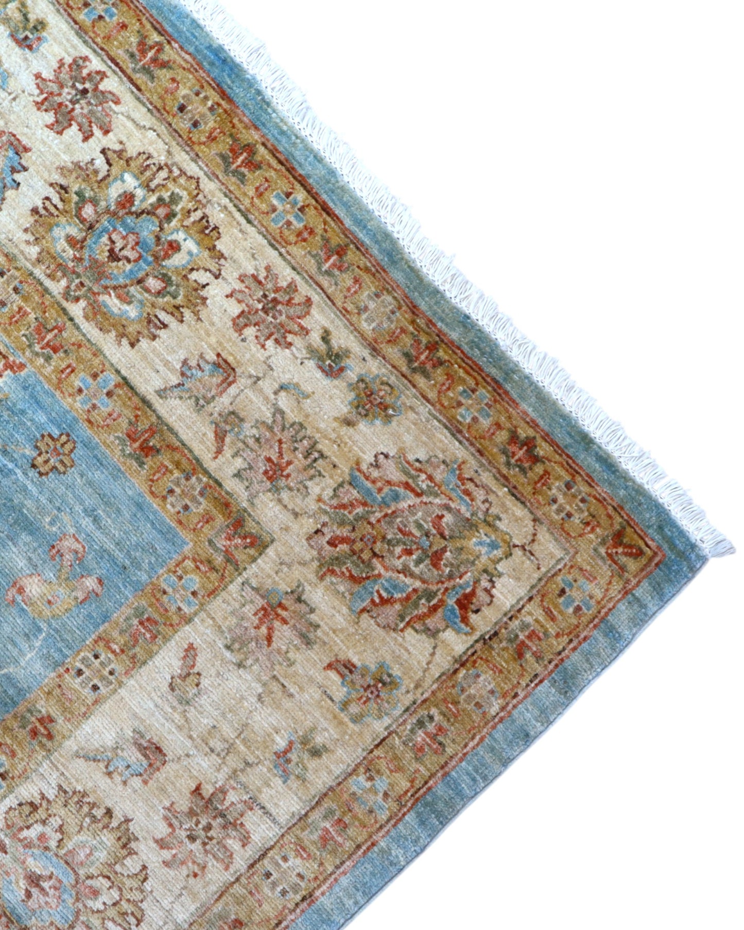 Tappeto Ziegler 298x200 cm con fondo azzurro, motivi floreali beige e oro e bordura chiara decorata, tramato ed annodato a mano, provenienza Afghanistan.