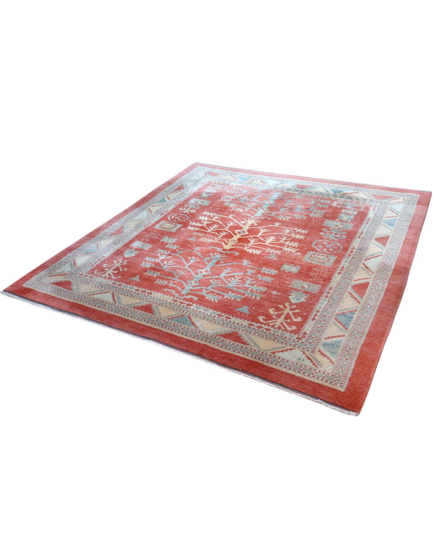 Tappeto Ziegler 248x230 cm con fondo rosso, Albero della Vita e bordure geometriche azzurre e avorio, tramato ed annodato a mano, provenienza Afghanistan.