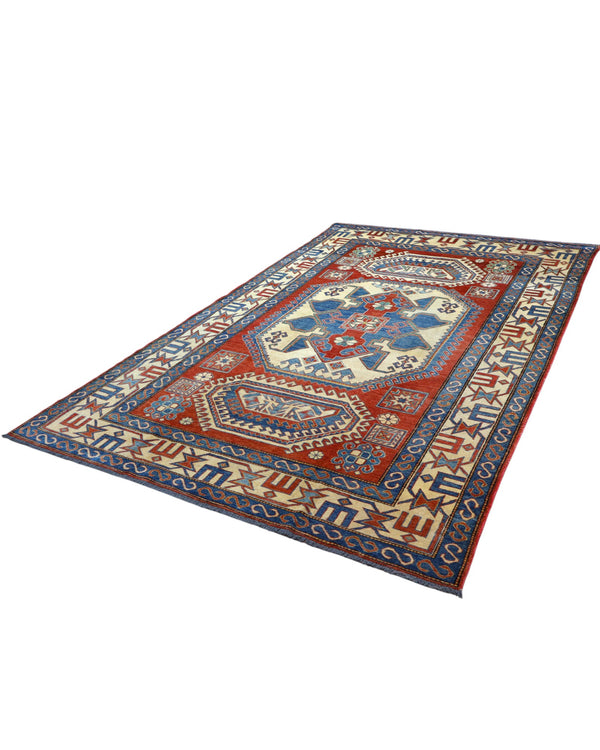 Tappeto Kazak 246x210 cm con fondo avorio e rosso, medaglione geometrico blu e motivi stilizzati, tramato ed annodato a mano, provenienza Caucaso.