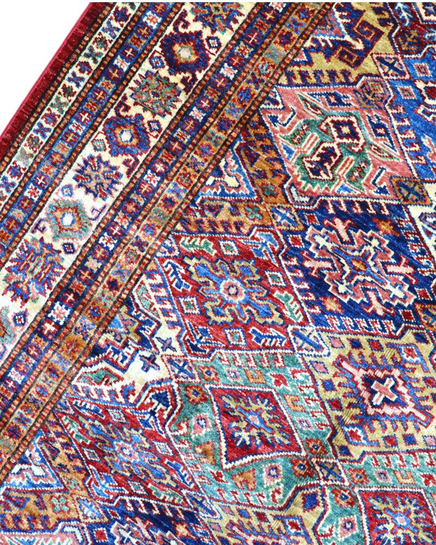 Tappeto Kazak 176x131 cm con motivi geometrici caucasici, colori blu, avorio e rosso, tramato ed annodato a mano.