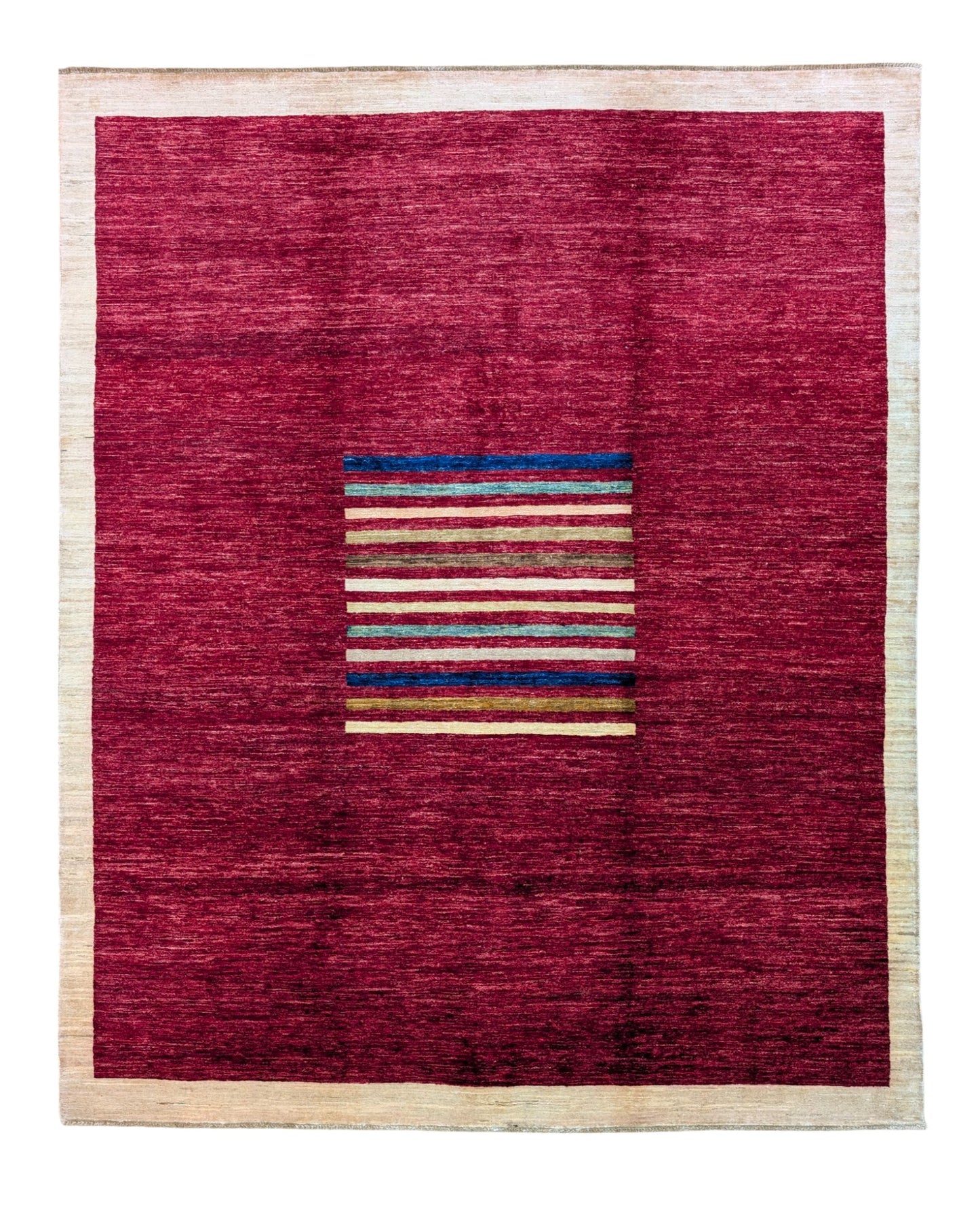 Tappeto moderno "Vibrazioni Cromatiche" 250x208 cm con campo bordeaux e righe verticali multicolori, annodato a mano con vello in lana e cotone resistente.