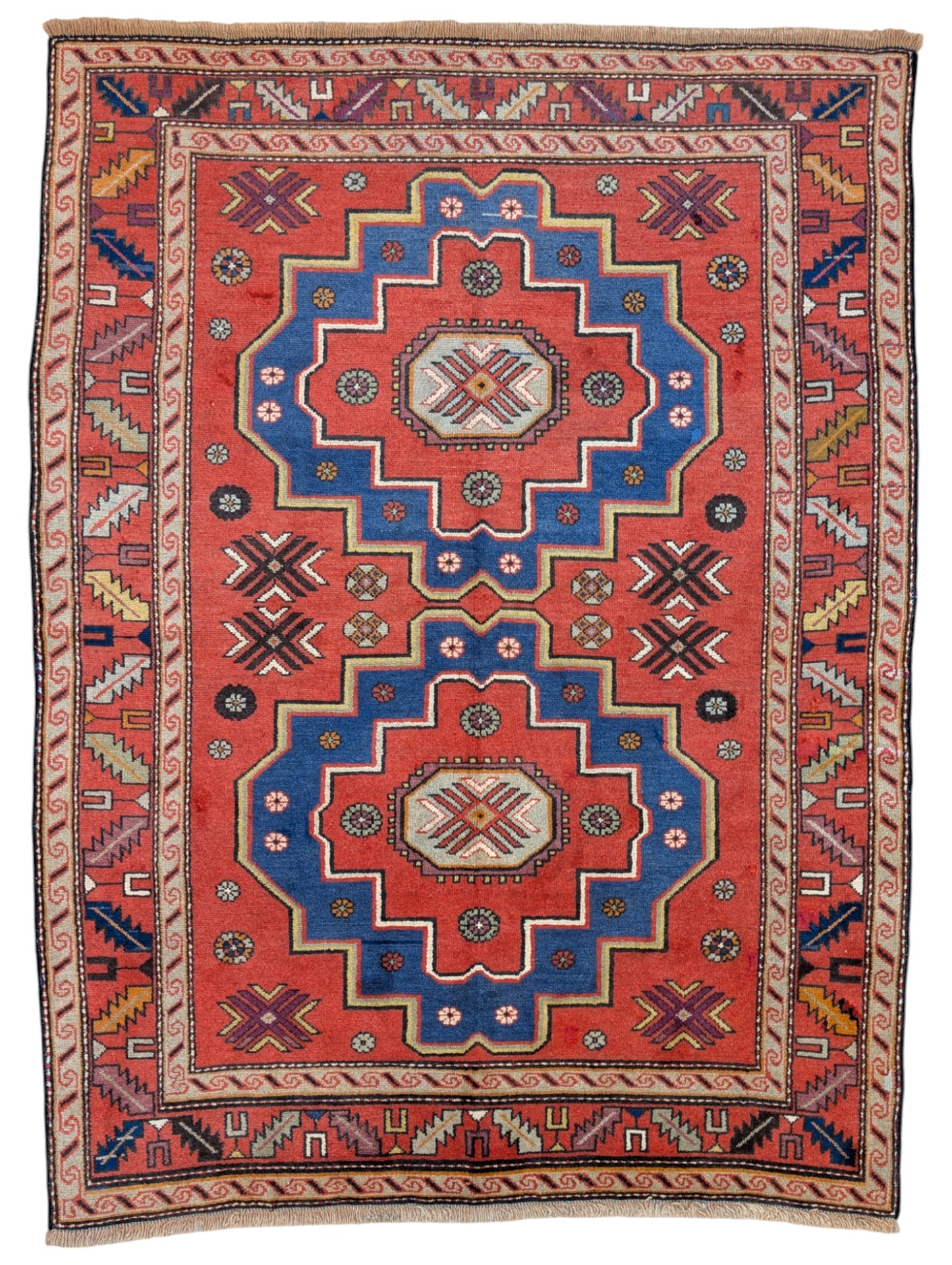 Tappeto caucasico annodato a mano in lana, con colori vegetali naturali rosso e blu. Design geometrico tradizionale e artigianato autentico per un tocco di eleganza storica.