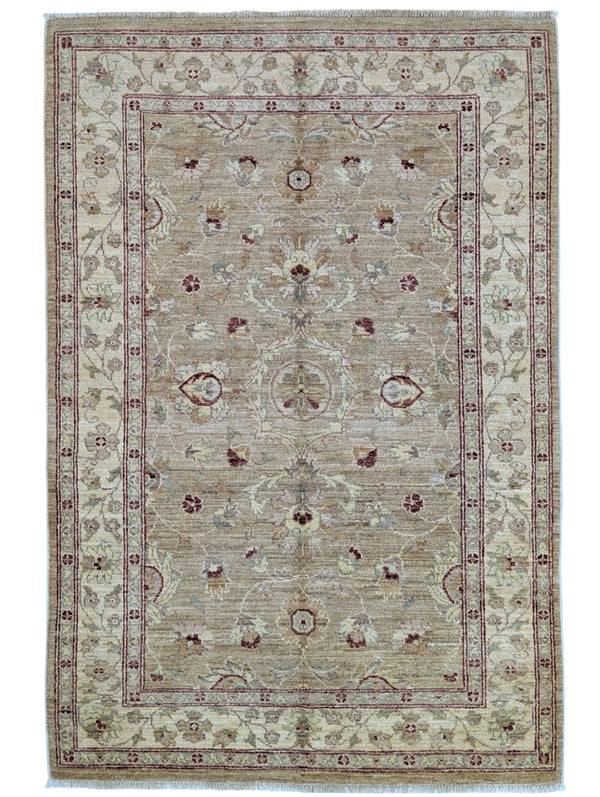 Tappeto Farahan beige con motivi floreali in mattone e grigio chiaro, annodato a mano in Afghanistan con lana e cotone tinti con colori vegetali naturali.