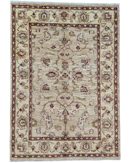Tappeto Farahan beige, annodato a mano in Afghanistan con lana di alta qualità e colori vegetali naturali. Eleganza sobria e tradizione artigianale in un capolavoro senza tempo.