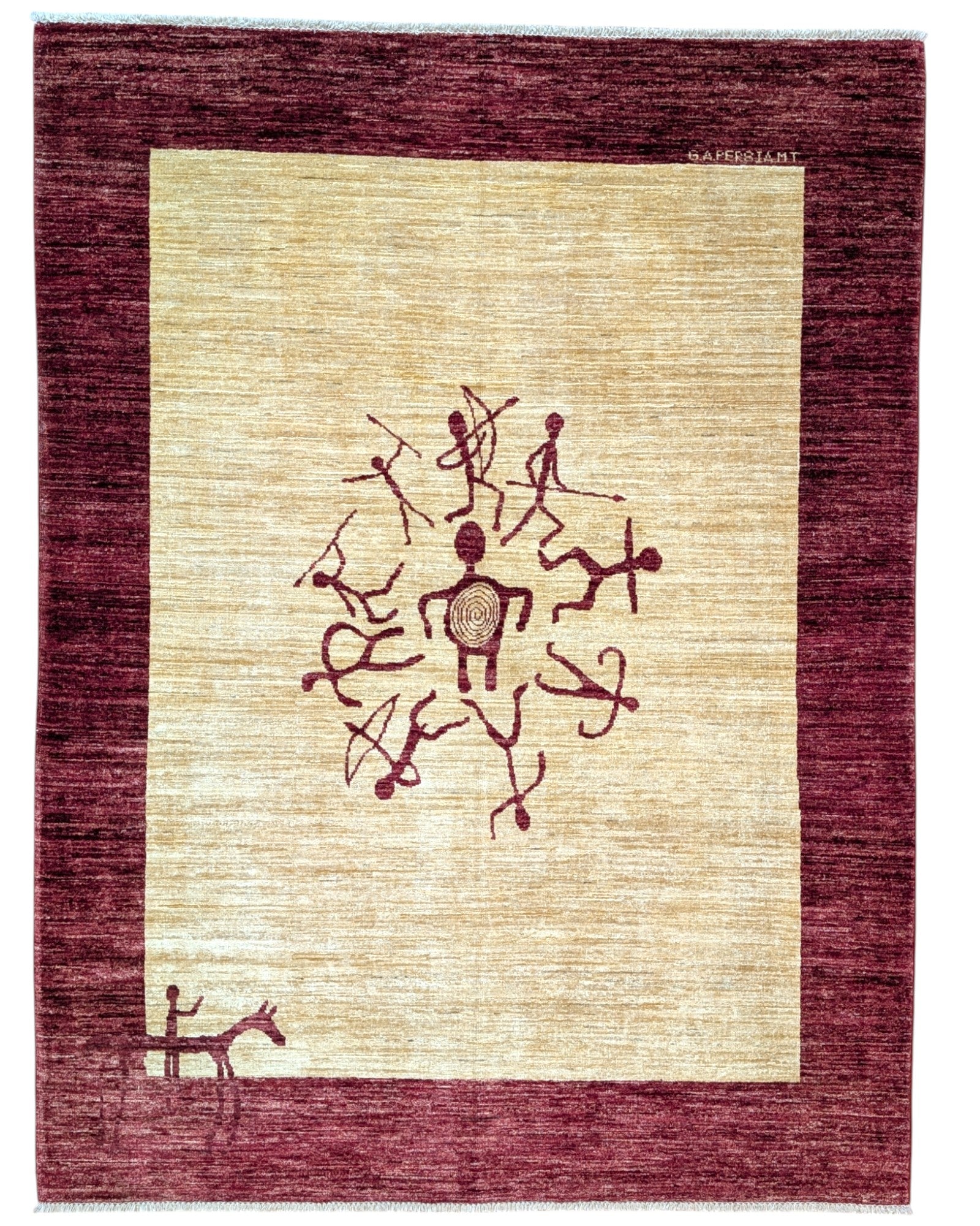 Tappeto moderno "Graffiti Antichi" 201x151 cm, design di graffiti primordiali, campo beige con motivi rosso mattone, certificato di autenticità incluso.