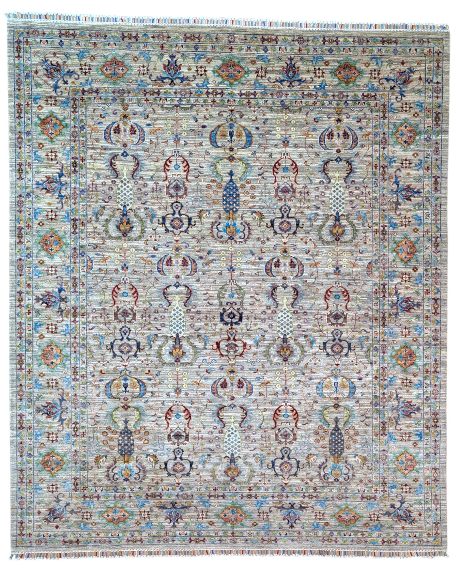 Tappeto Farahan Ziegler beige con motivi floreali e cornice decorata, annodato a mano in Afghanistan con lana e cotone tinti con colori vegetali.