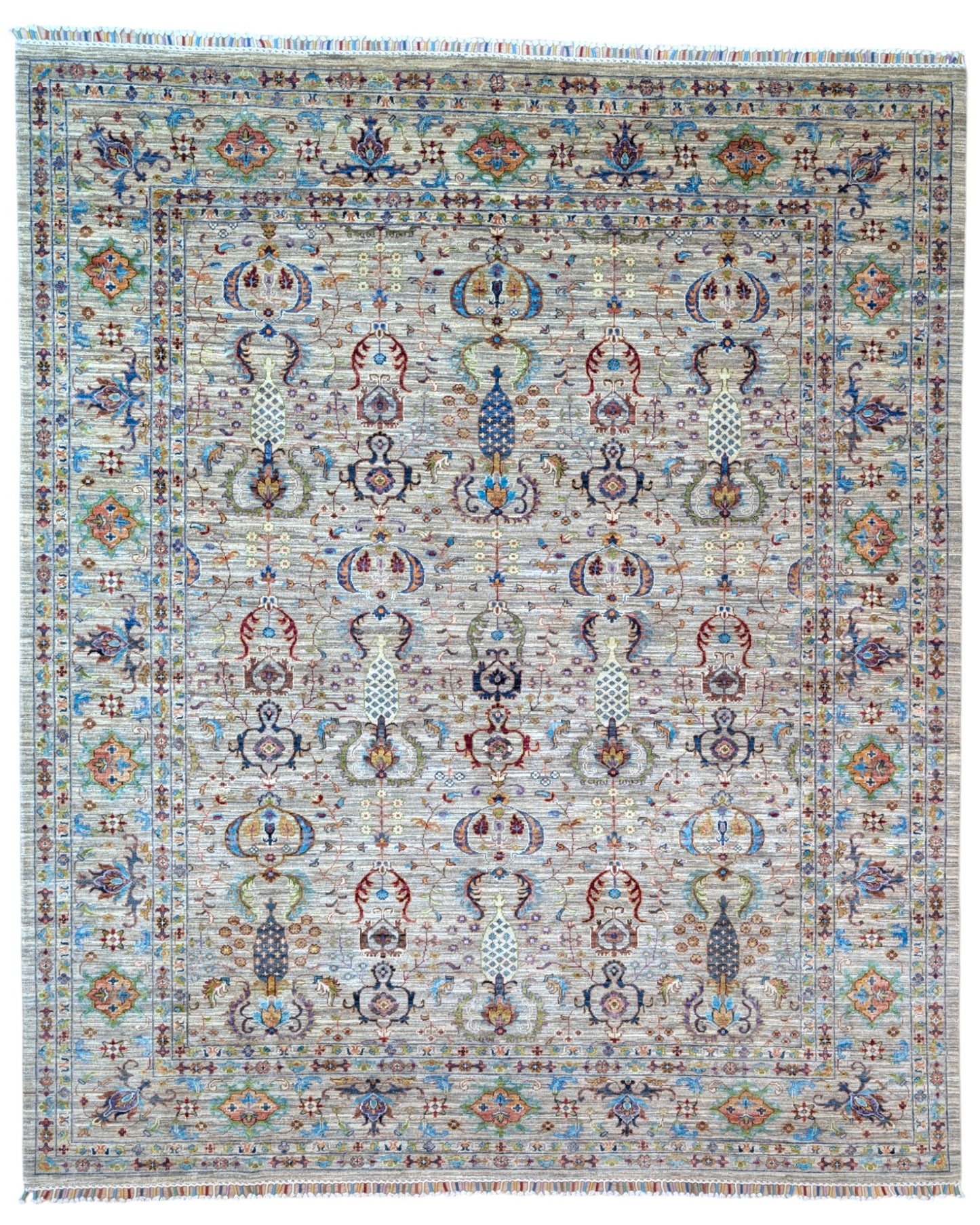 Tappeto Farahan Ziegler beige con motivi floreali e cornice decorata, annodato a mano in Afghanistan con lana e cotone tinti con colori vegetali.