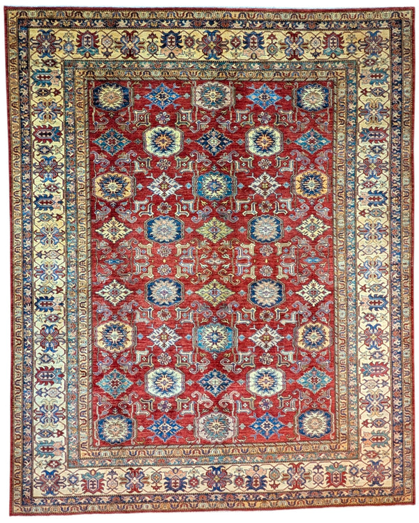 Tappeto Shirvan rosso melograno con cornice beige e motivi geometrici, annodato a mano in Afghanistan con lana e cotone tinti con colori vegetali.