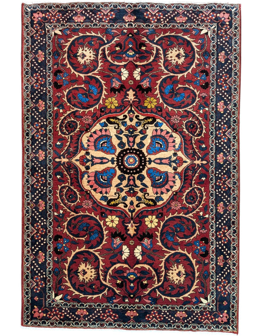 Tappeto Bakhtiyari rosso mattone con cornice blu e motivi decorativi, annodato a mano in Persia in lana e cotone tinti con colori vegetali.