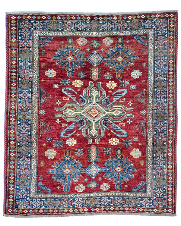Tappeto Kazak annodato a mano, 212 x 185 cm, fondo rosso con motivi geometrici raffinati.