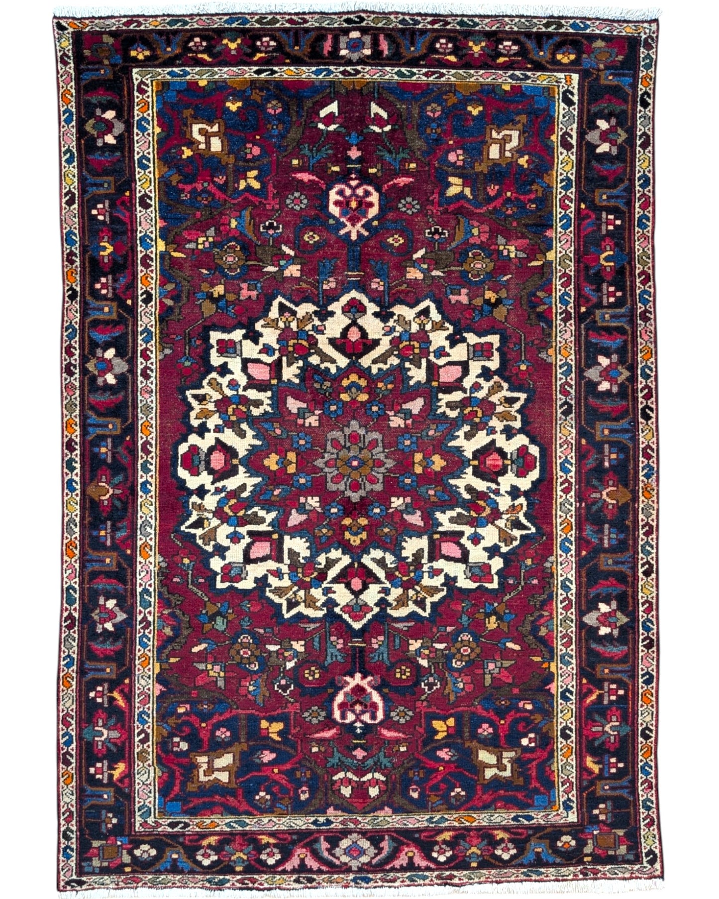 Tappeto Bakhtiyari annodato a mano, 214 x 149 cm, fondo rosso vinaccia con motivi decorativi raffinati.