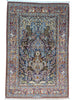 Tappeto Isfahan annodato a mano, 221 x 147 cm, fondo blu con disegno decorativo in seta e lana.