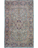 Tappeto Kerman annodato a mano, 243 x 151 cm, fondo verde con motivi floreali decorativi.