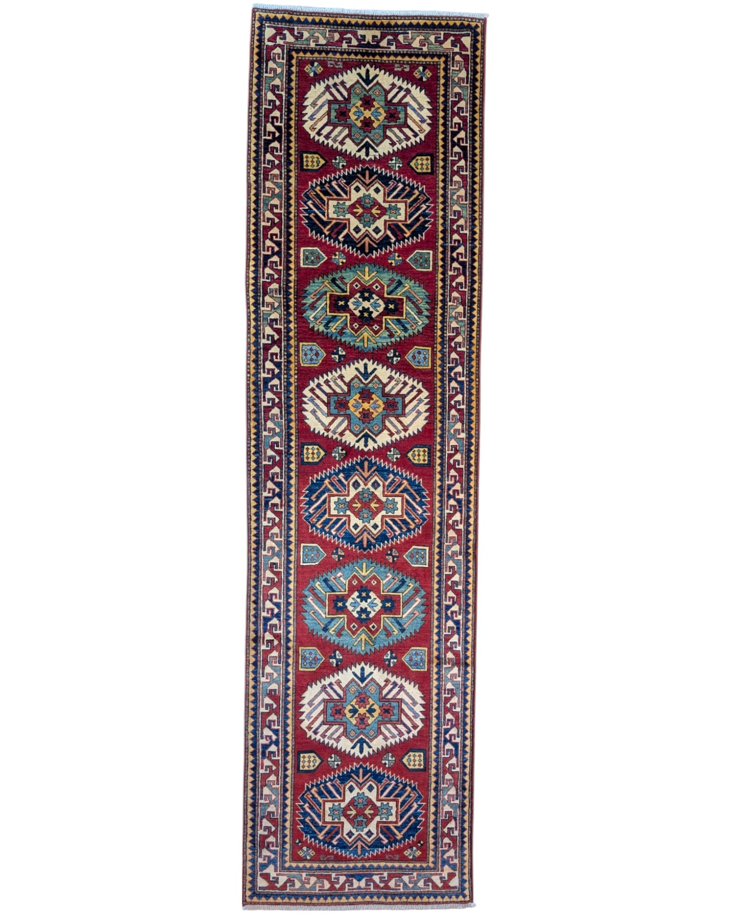 Passatoia Kazak afgana 351x91 cm annodata a mano in lana, con un design audace caratterizzato da motivi geometrici su un fondo rosso intenso.