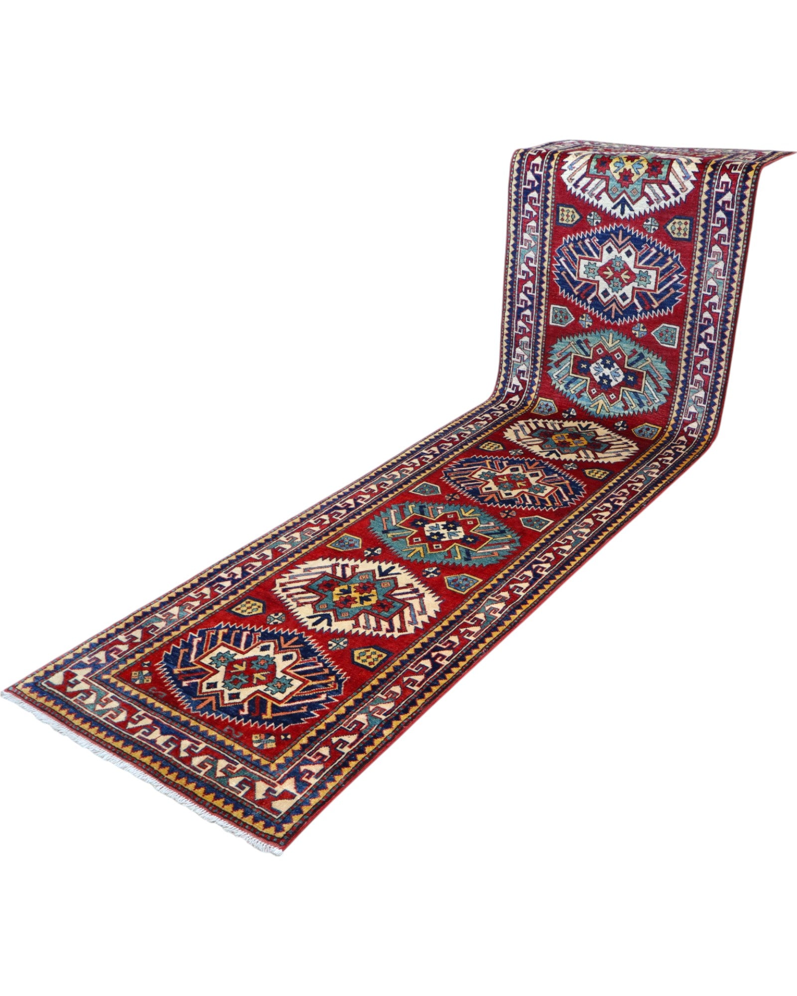 Passatoia Kazak afgana 351x91 cm annodata a mano in lana, con un design audace caratterizzato da motivi geometrici su un fondo rosso intenso.