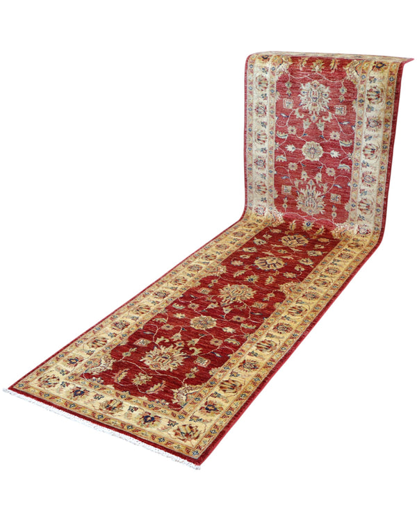 Passatoia Ziegler afgana 301x88 cm annodata a mano in lana, con motivi contemporanei su fondo rosso melograno e un'elegante cornice beige.