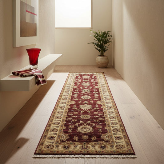 Passatoia Ziegler 309x83 cm in lana, annodata a mano, fondo rosso melograno con cornice beige.