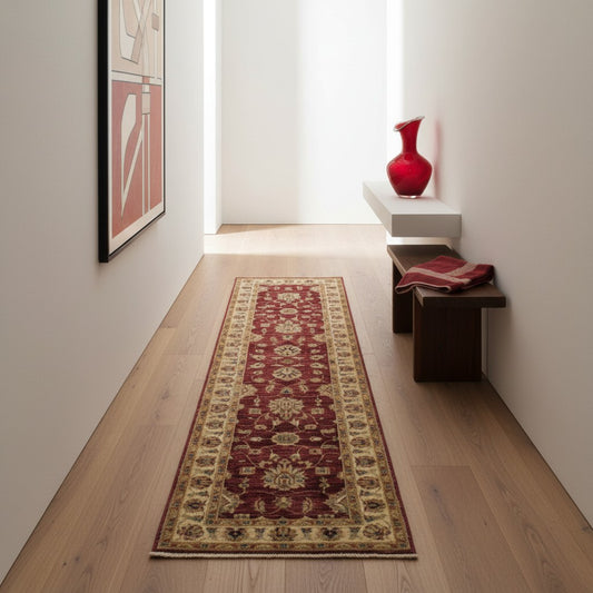 Passatoia Ziegler afgana 301x88 cm annodata a mano in lana, con motivi contemporanei su fondo rosso melograno e un'elegante cornice beige.