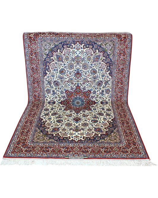 Tappeto Isfahan avorio 238x154 cm con motivi floreali in salotto raffinato