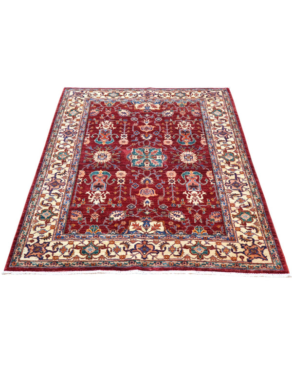 Tappeto Farahan 176x127 cm con motivi floreali e geometrici in rosso, blu, verde e oro su fondo beige.