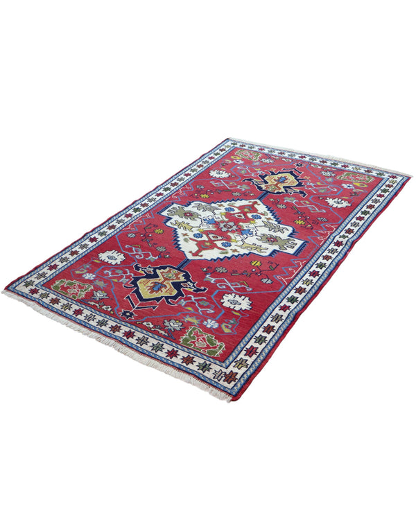 Tappeto Kilim 190x122 cm con motivi geometrici in rosso, blu, giallo e verde su fondo beige.