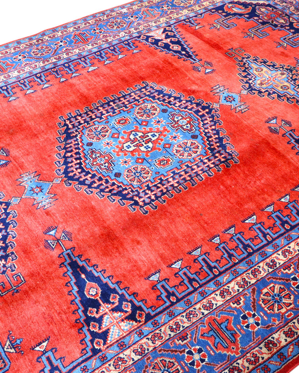 Tappeto Heriz persiano 339x219 cm, annodato a mano su telaio tradizionale, lana e cotone con colori vegetali, fondo rosso e dettagli blu.