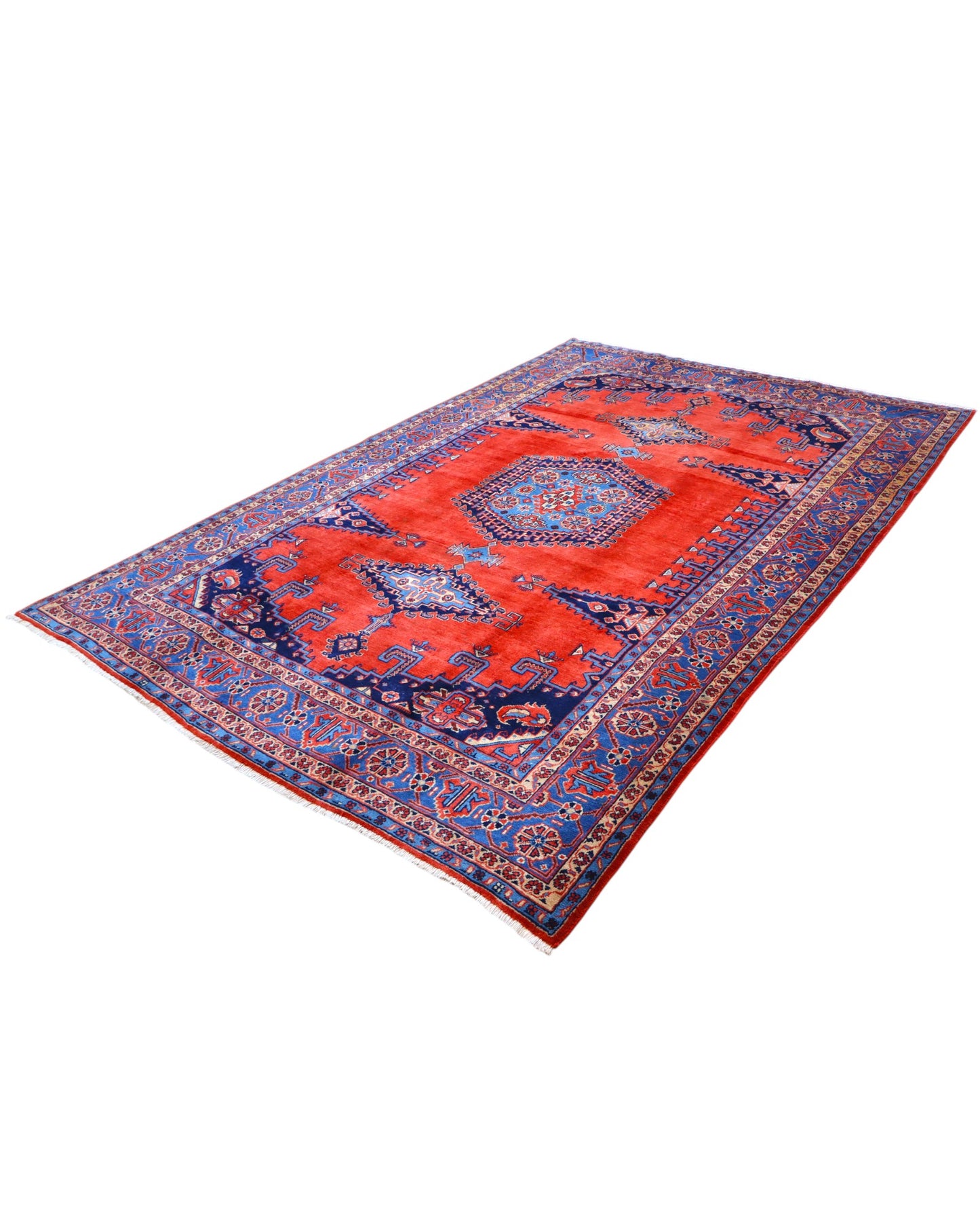 Tappeto Heriz persiano 339x219 cm, annodato a mano su telaio tradizionale, lana e cotone con colori vegetali, fondo rosso e dettagli blu.