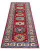 Tappeto Kazak 236x82 cm, corridore afghano annodato a mano in lana, fondo rosso con motivi geometrici blu e verdi.