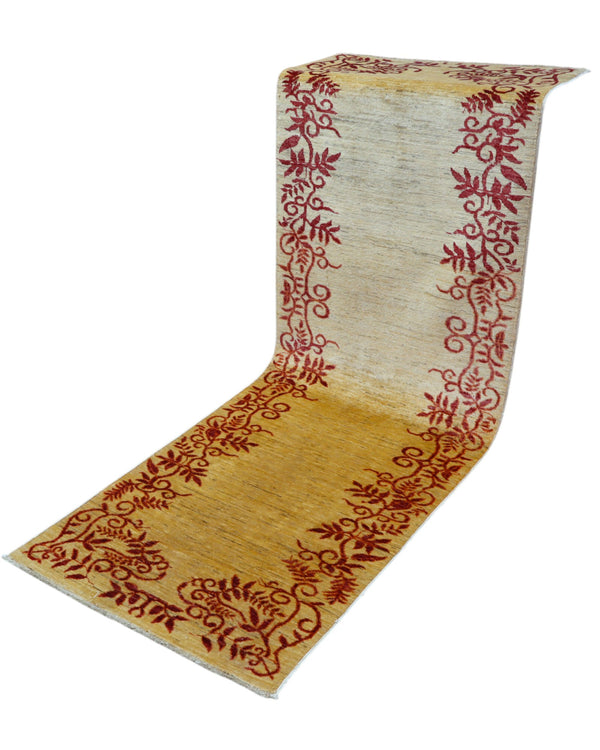 Tappeto Moderno 234x80 cm, Afghanistan, corridore con fondo beige–miele e decorazioni floreali rosse sui bordi, annodato a mano in lana vegetale.