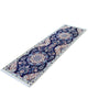 Tappeto Nain 208x63 cm, corridore persiano annodato a mano in lana e seta, fondo blu con motivi floreali avorio.